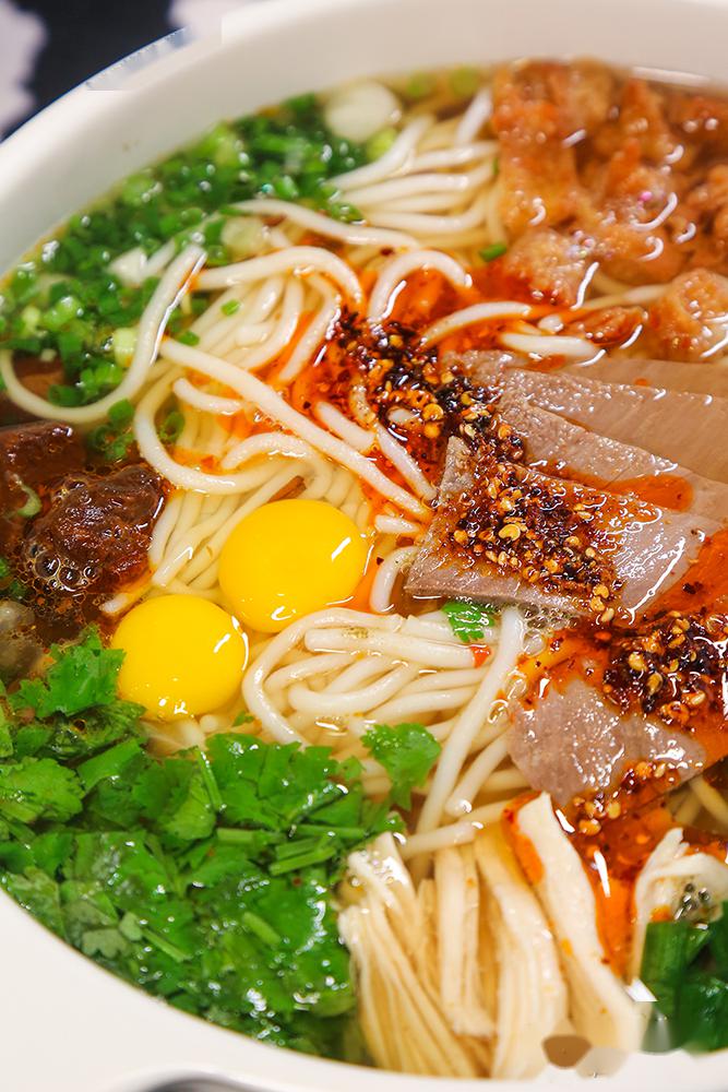 满足:豪华过桥米线在精品过桥米线的基础上再升级!