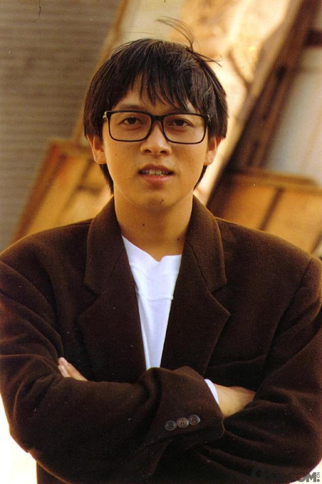 他可是八九十年代华语乐坛最具影响力的男歌手之一,有台湾"音乐魔术师