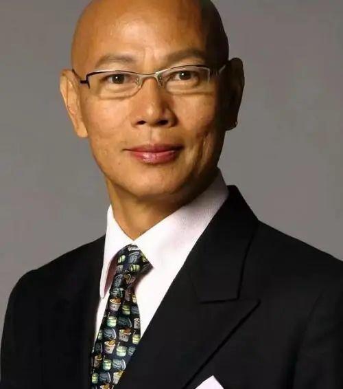 然而当时的汪明荃还沉浸在何守信带来的痛苦中,对爱情已经死心,即便