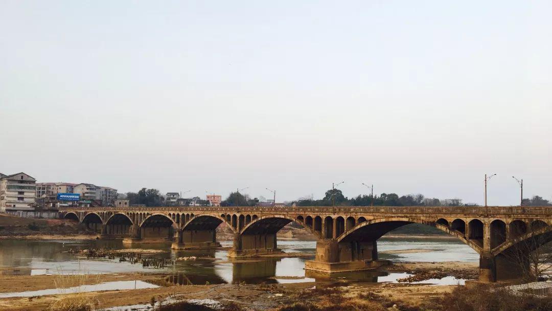 招标公告上显示,前德线红旗大桥危桥重建工程已由江西省公路管理局