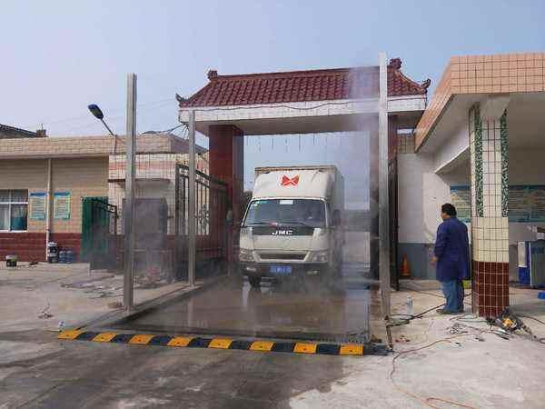 猪场门口车辆消毒三,中药在非瘟防控中发挥什么作用?