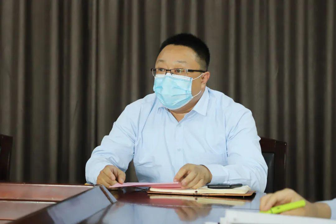 座谈会由集团党总支书记,常务副总史振宇主持.