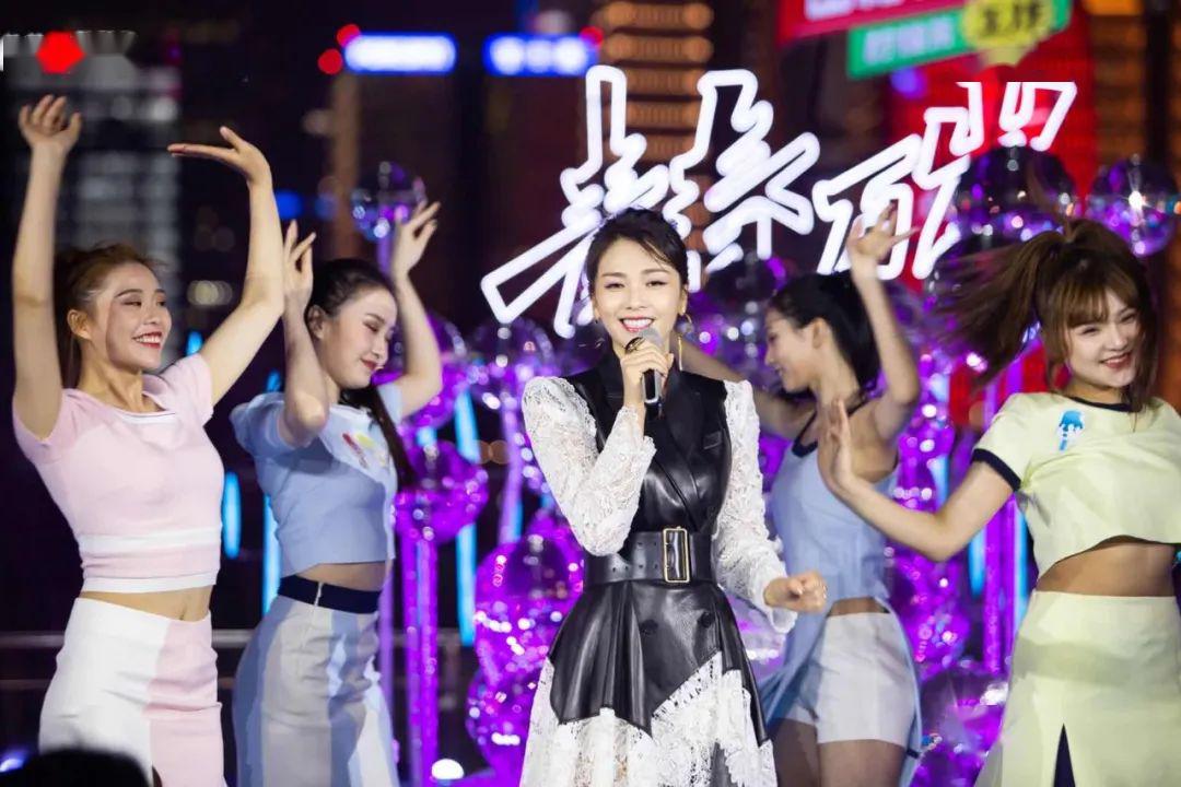 万岁》青年榜样齐聚打造最燃城市天台,青春态创意五四精神接力_节目