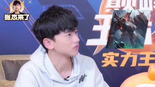 这位玩家就是虎牙的吴日天了,他只玩辅助类英雄,还经常单排,但上分却