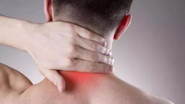 手指发麻要当心,可能预示10种疾病,缓解手指发麻你可以这样做._食指