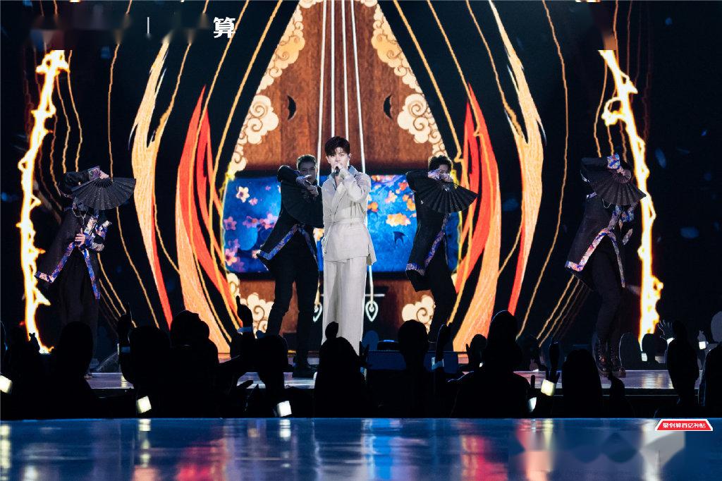 任嘉伦青春选择之夜舞台照宣传片出炉这的确是同一个人鹅