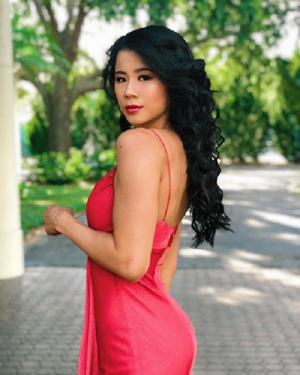 伍思薇新作女主之一特殊题材的亚裔面孔