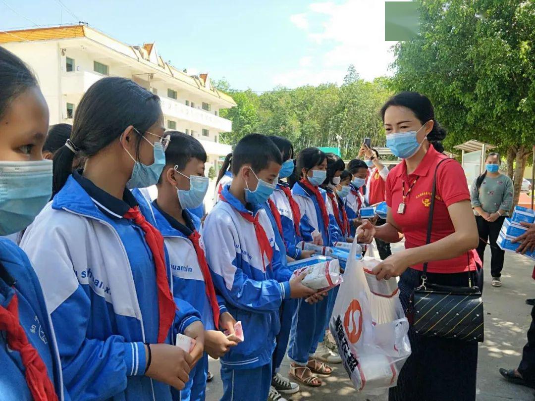 五四特別活動丨團州委開展同舟共濟青春偕行關心關愛貧困青少年活動