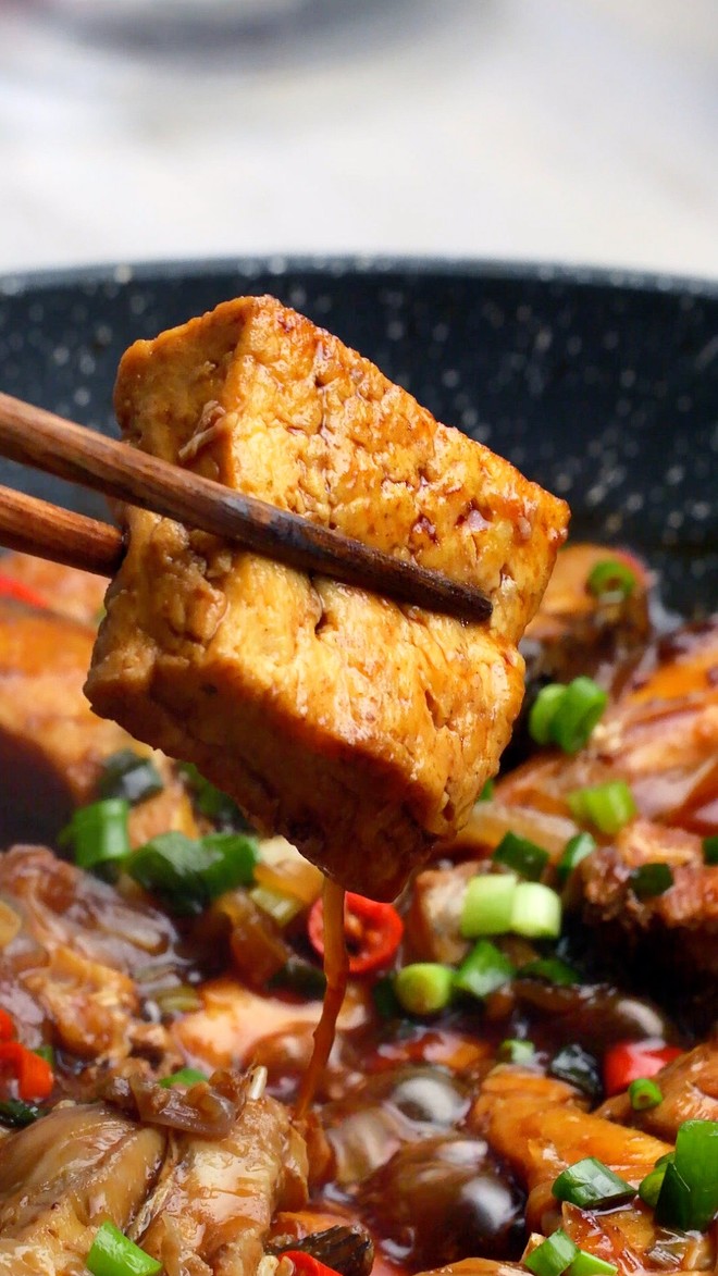 酱香豆腐焖鱼名门泽佳适合老人的酱香浓郁入口即化