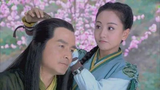 少女柔软的身段开始展现出来,在一群老爷们中,梅超风的容貌本不过是