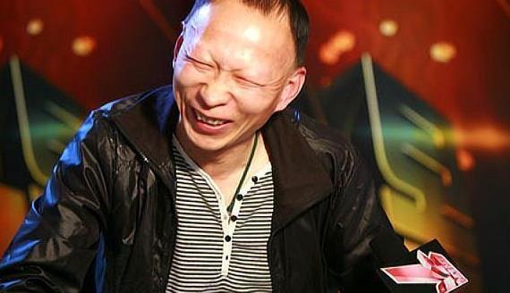 原创他因长得丑演尽坏人还曾吓哭女演员但妻女却很美