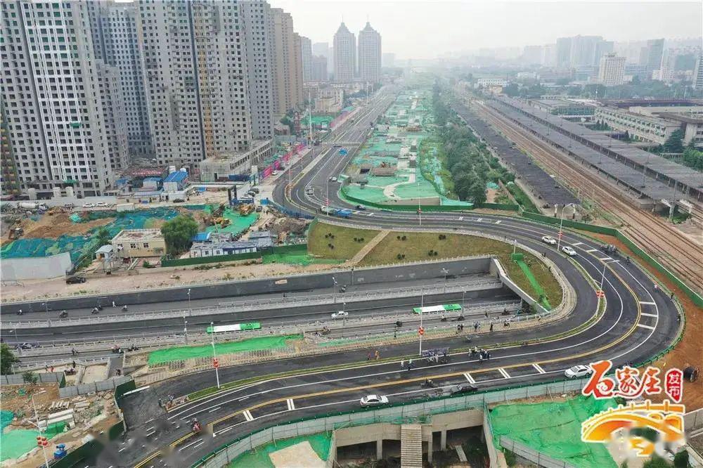 石家庄解放大街道路工程全速施工,石纺路地面桥5月底完成 / 雨天行车