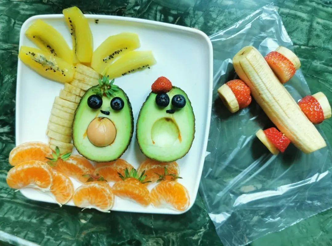 三2吴梓霆《牛油果度假》三3吴瑾煊《小刺猬和圣诞老公公》三4陈品轩