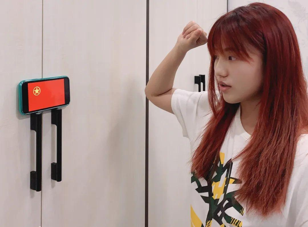 学生团员制作五四节日手抄报审核 / 郑玉哲主编 / 林馨蕊 付亚楠 王