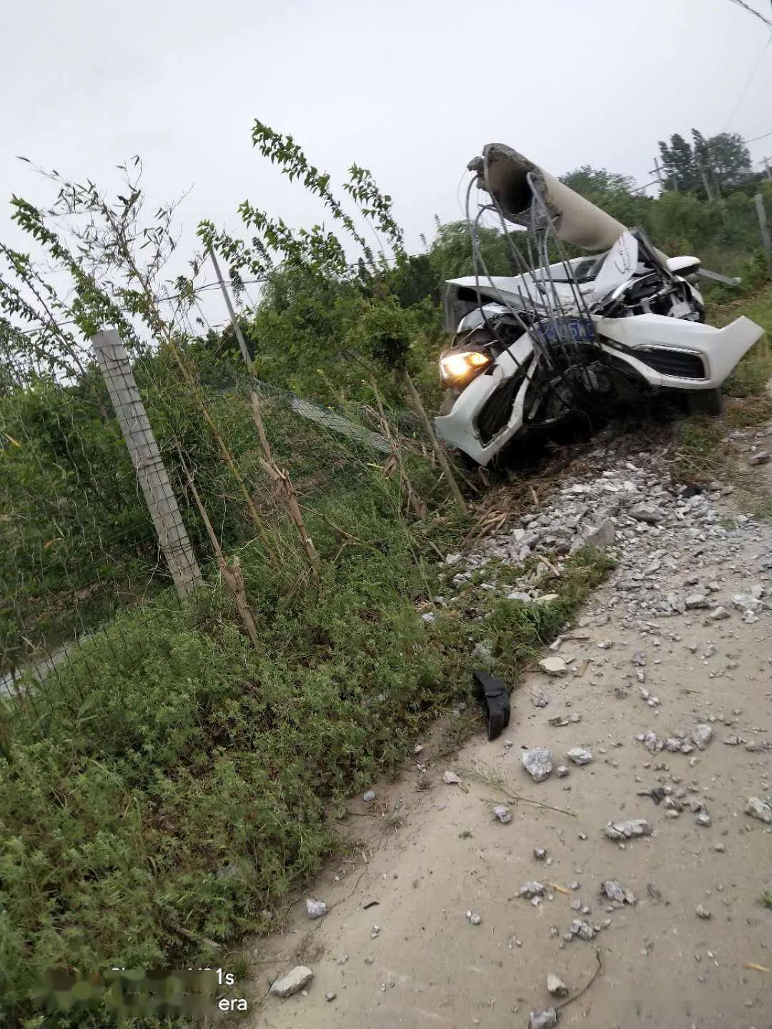 今天,洋河一乡村道路发生重大车祸!