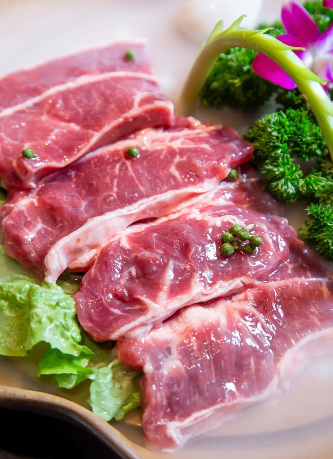 庖丁家鲜牛肉火锅每年卖出百万块牛排