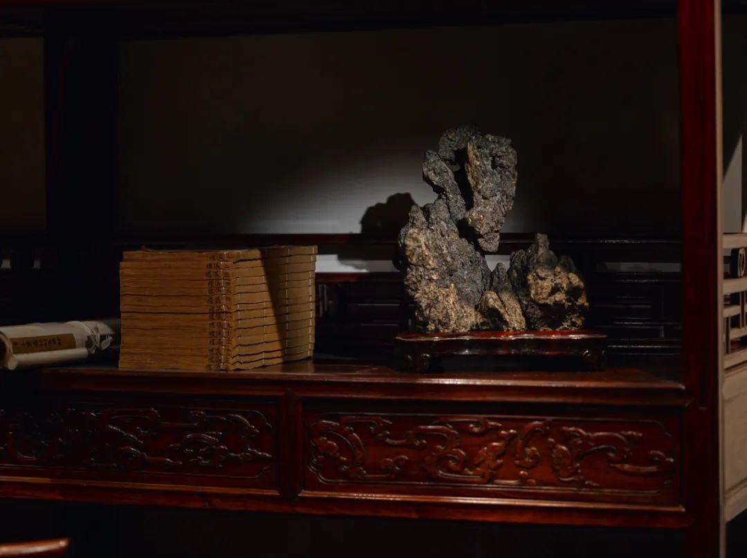 然而古石的辨别,很难从书本上学到,只有多看多比较,积累各方面的知识