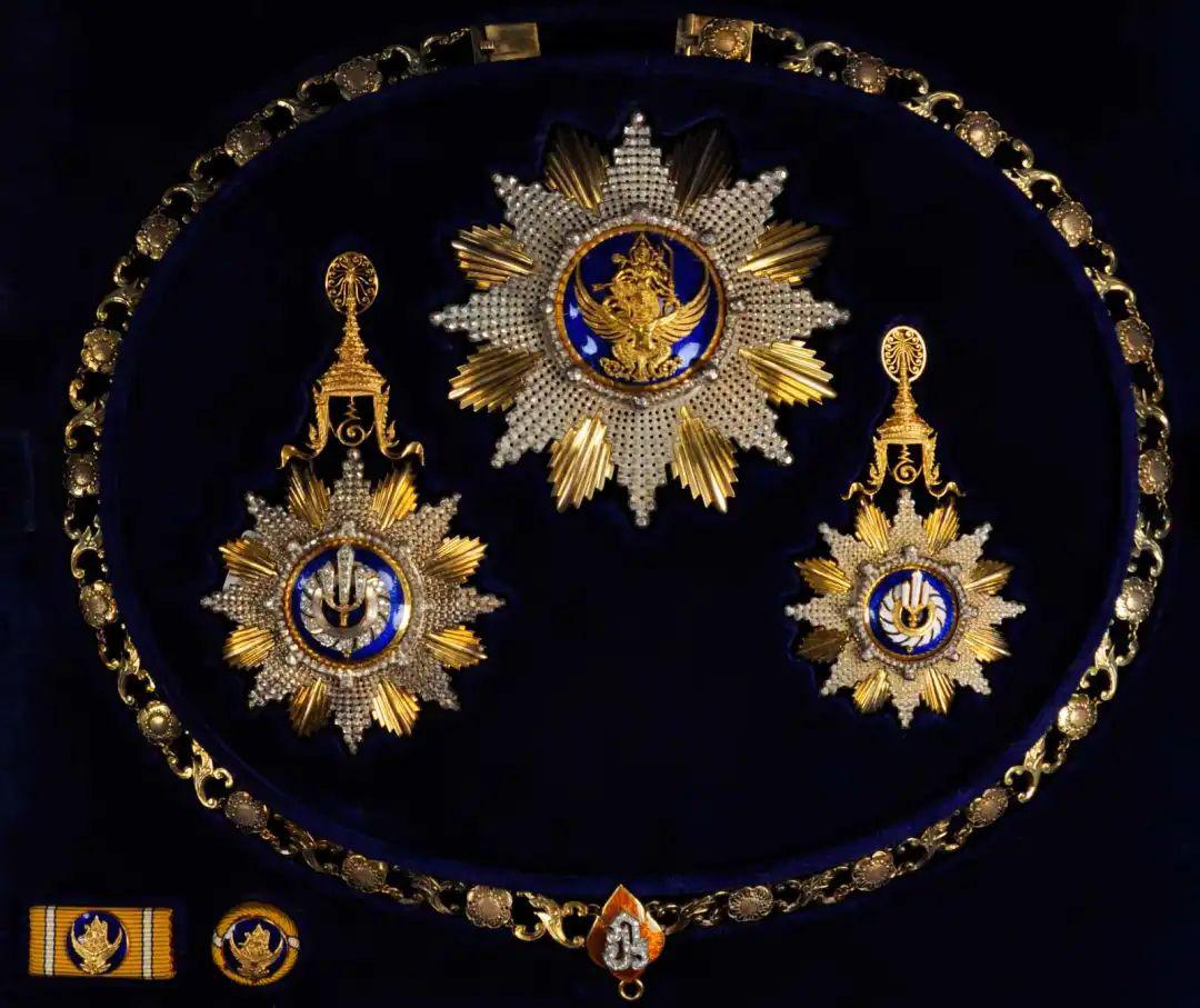 泰国皇家授予外国国家元首吉祥的徽章,设计精美,此套勋章由国王拉玛九