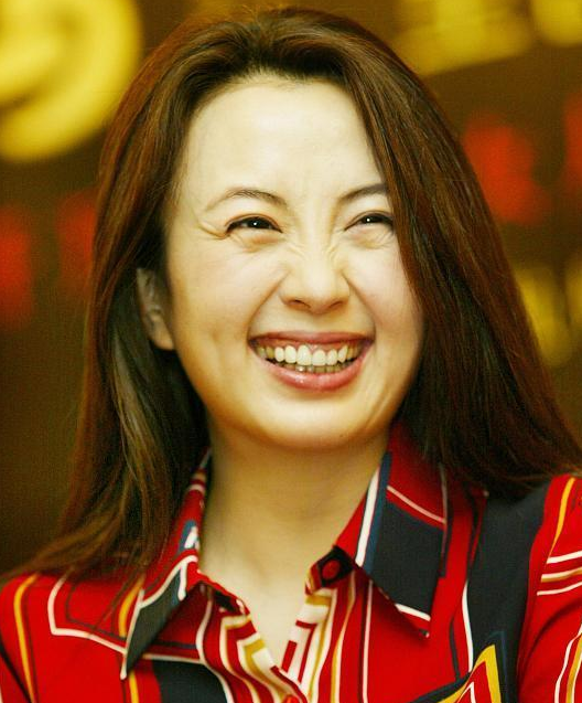 谢晓辛和申军谊是哥们,他一直爱慕着贾妮,在得知女方已经恢复单身后