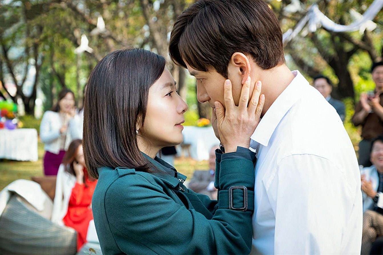 《夫妻的世界》热播,老公出轨离婚再出轨前妻,虽然狗血但很生活