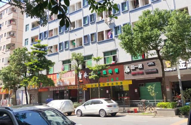 深圳上雪科技园街道冷清了外面灰尘满天飞打工几年没变过