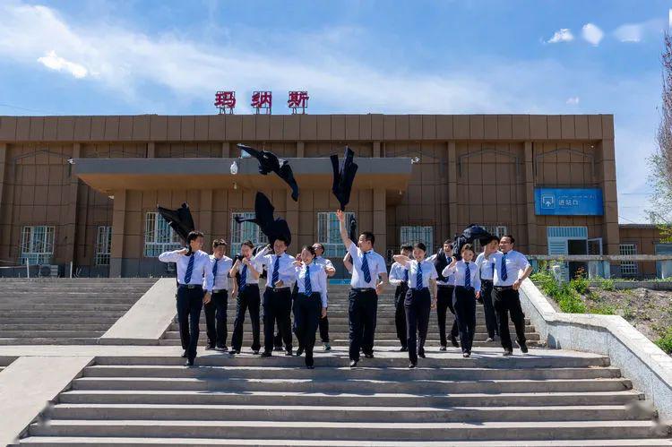 五一特辑丨玛纳斯站铁路新制服呈现新面貌