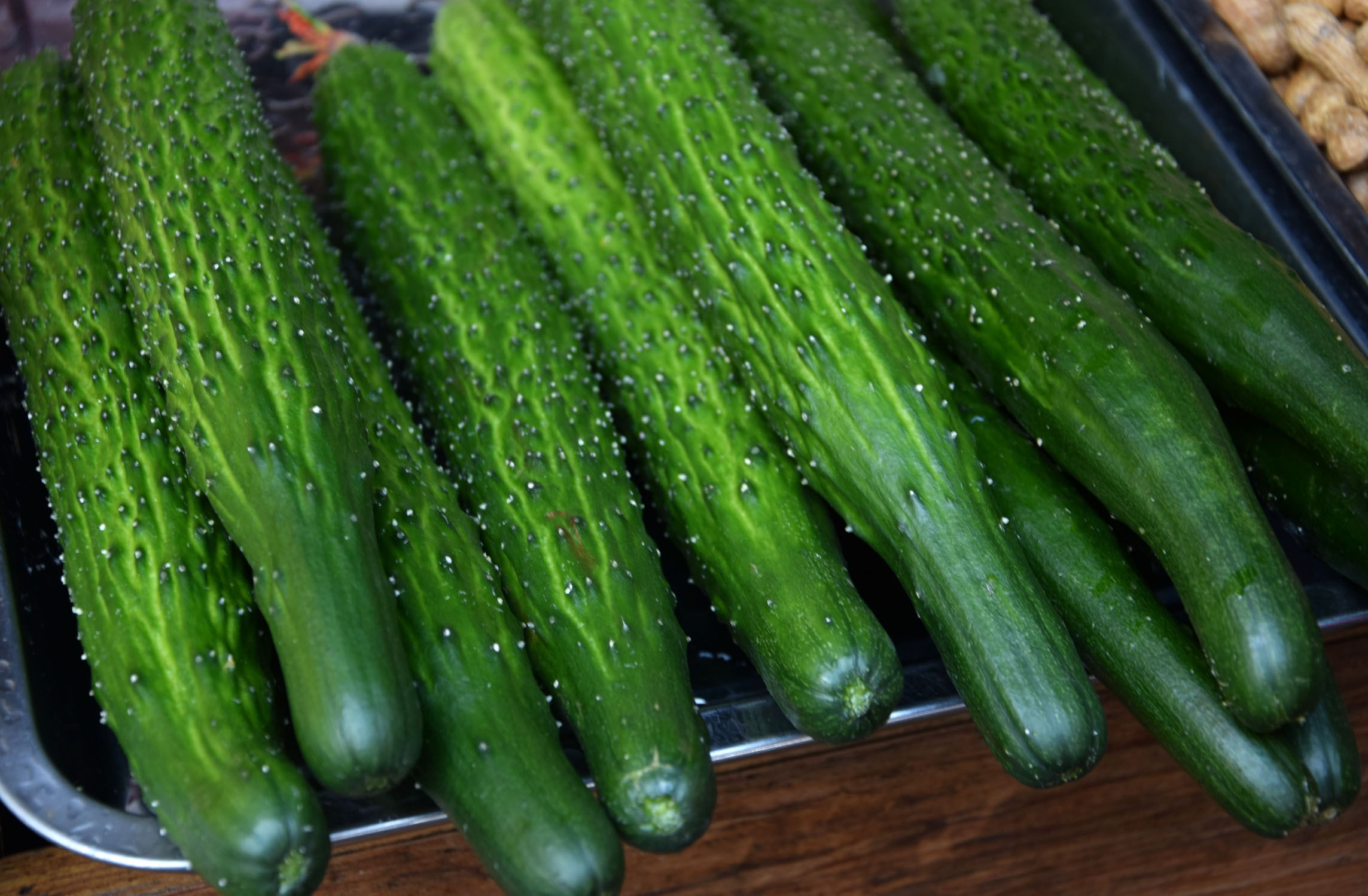 黄瓜果肉脆甜多汁,清香可口.