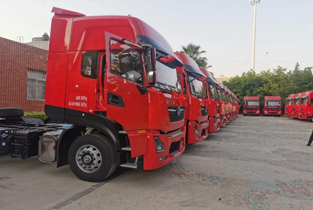 一次购入30台东风天龙kl凭实力赢快递物流公司信赖