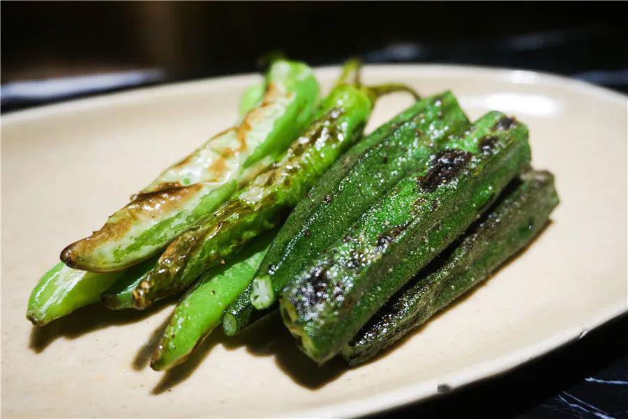 还有别忘了这里的烤蔬菜,冬笋,杭椒,银杏,杏鲍菇,多汁的多汁,香糯的香