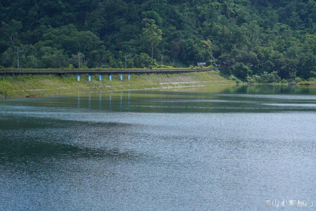 兩二湖,皓月湖,四季花谷,鴛鴦溪,大小峽谷等景點,還有真寂寺和龍門寺