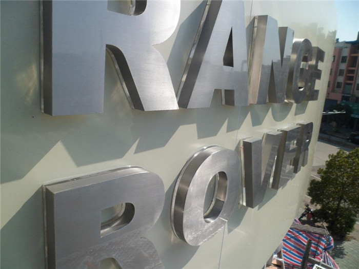 不锈钢字,有钛金字,不锈钢精工字,不锈钢较镀锌板而言可谓贵金属,加上