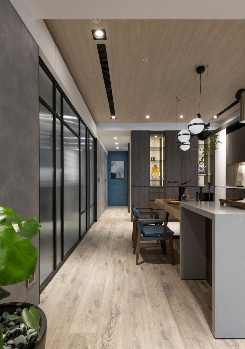 现代风装潢设计案例丨摒弃多余的收纳设计,让大平层再扩大