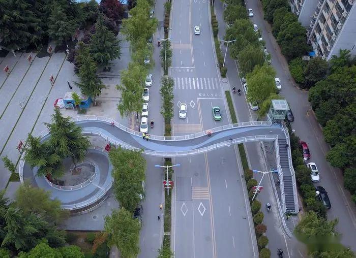 高颜值西安高新区首座异形天桥木塔寺人行天桥投用
