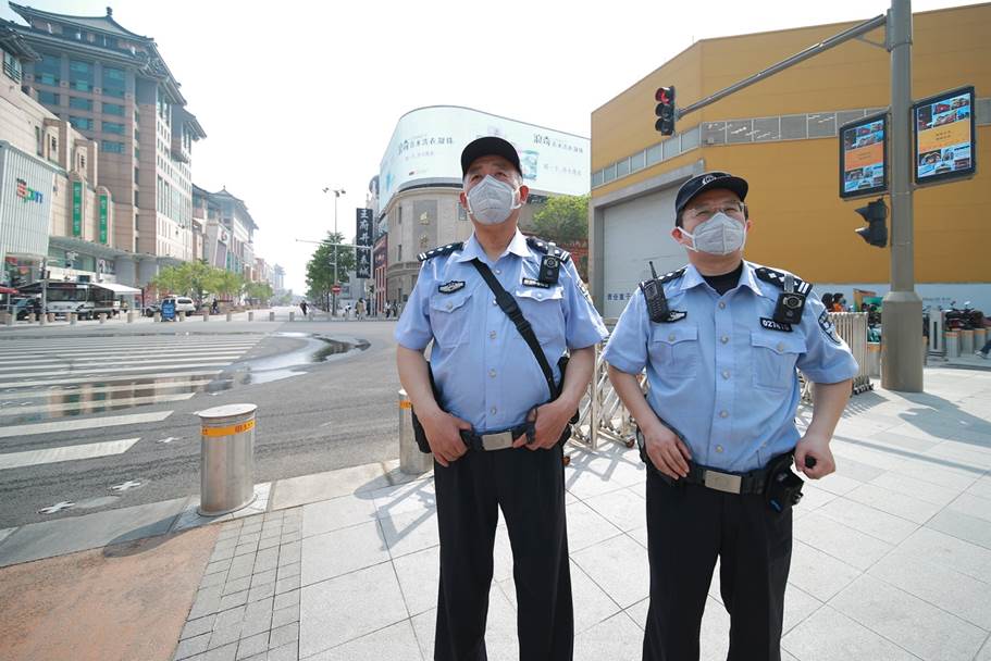 五一打卡北京东城民警连续坚守岗位