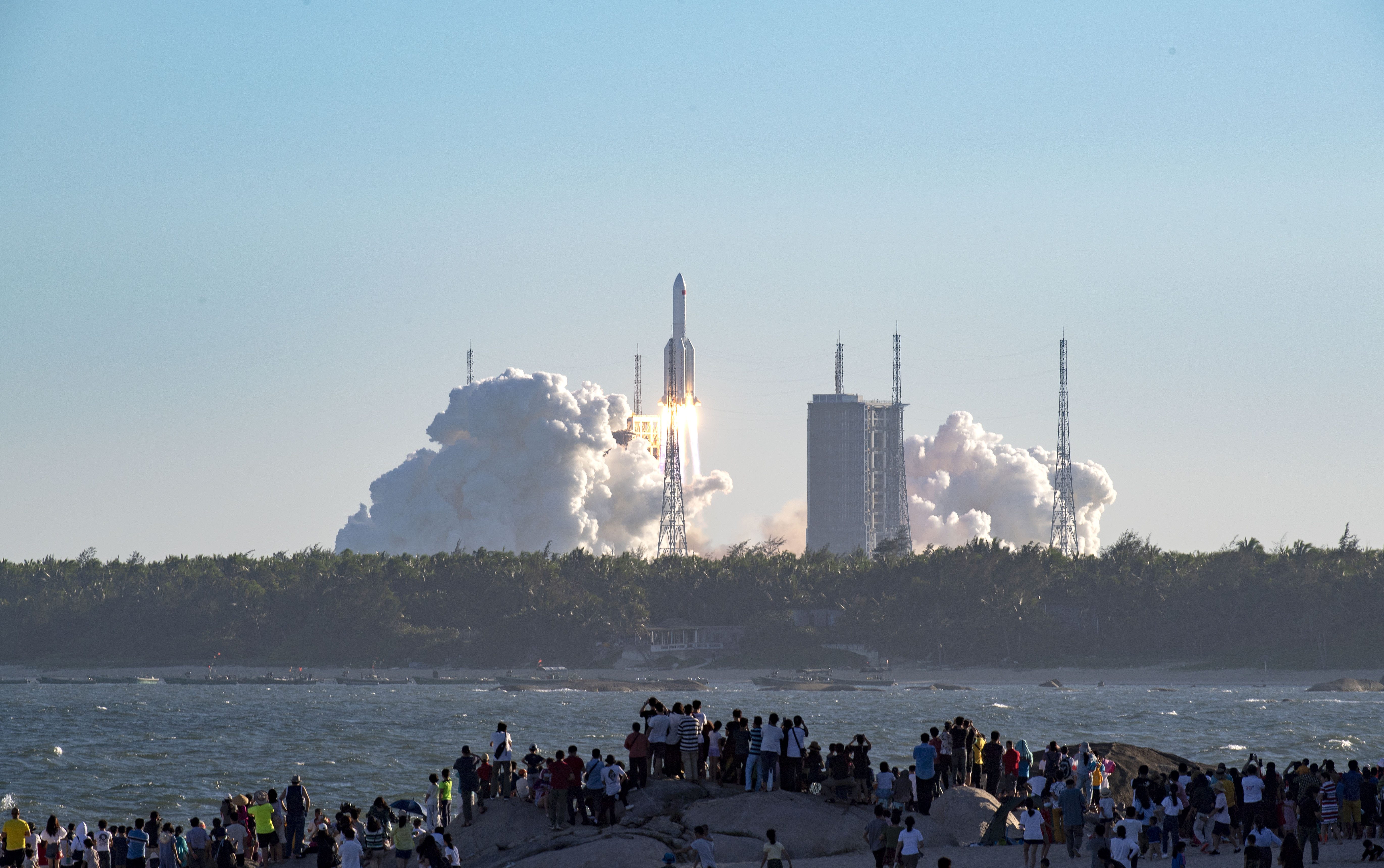 新华社照片,文昌(海南),2020年5月5日 长征五号b运载火箭首飞成功