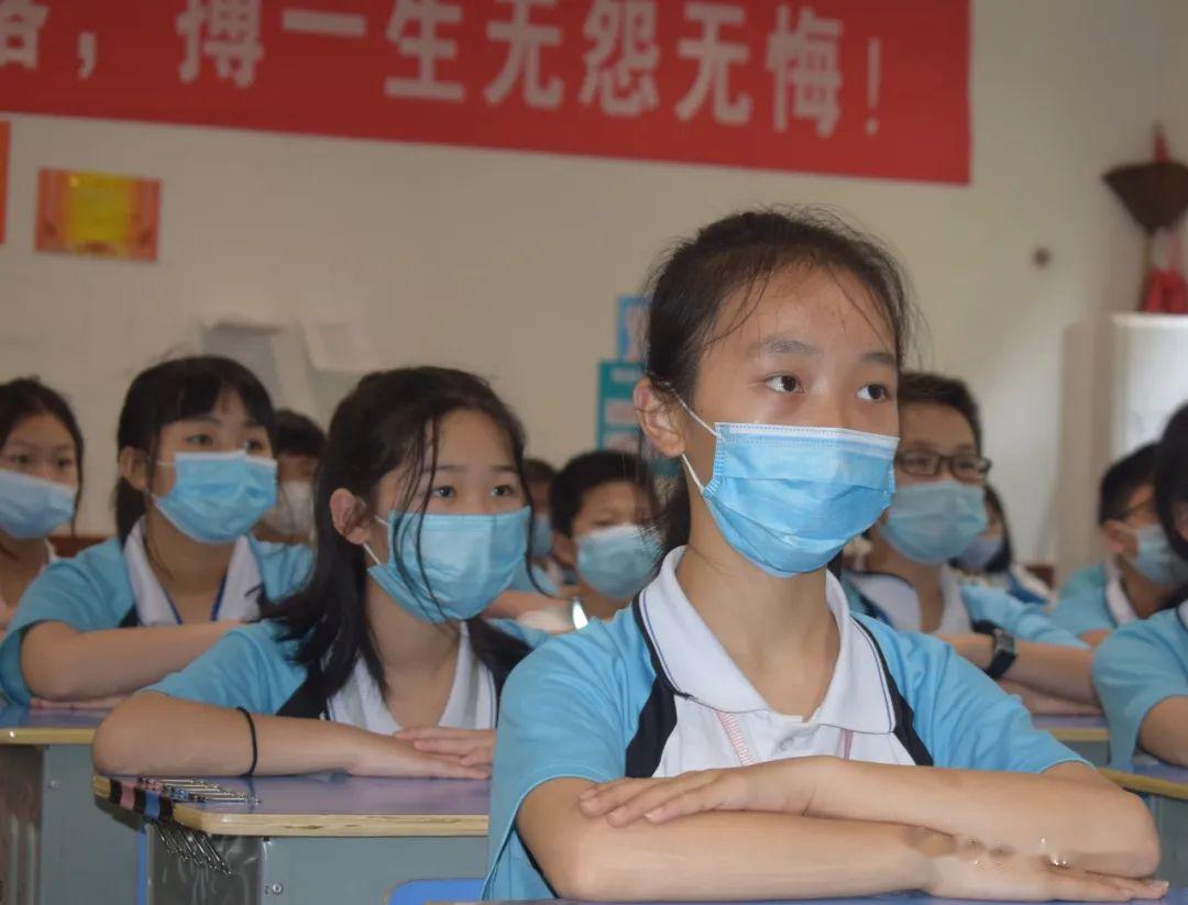 让青春为祖国绽放衡东县兴东中学五四主题团日活动