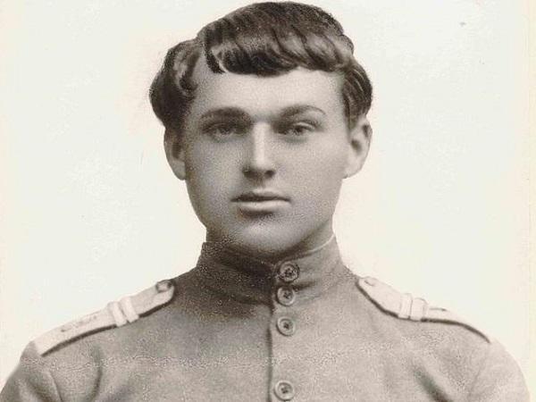 和朱可夫齐名的苏联名将还是身背死刑犯身份的美男子