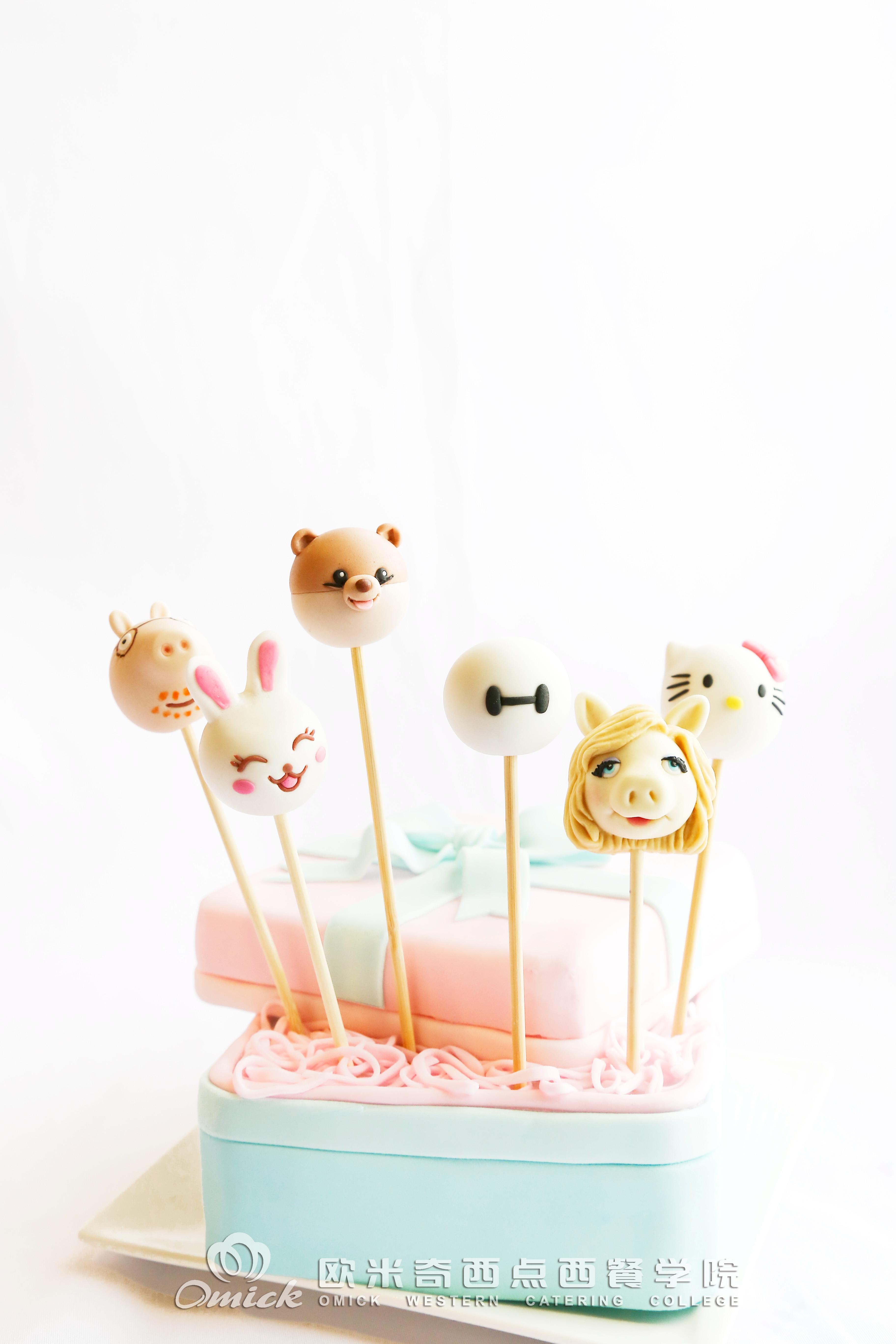 今天的主角,翻糖卡通人物,可以吃的小可爱,准备好要开一个party了吗?