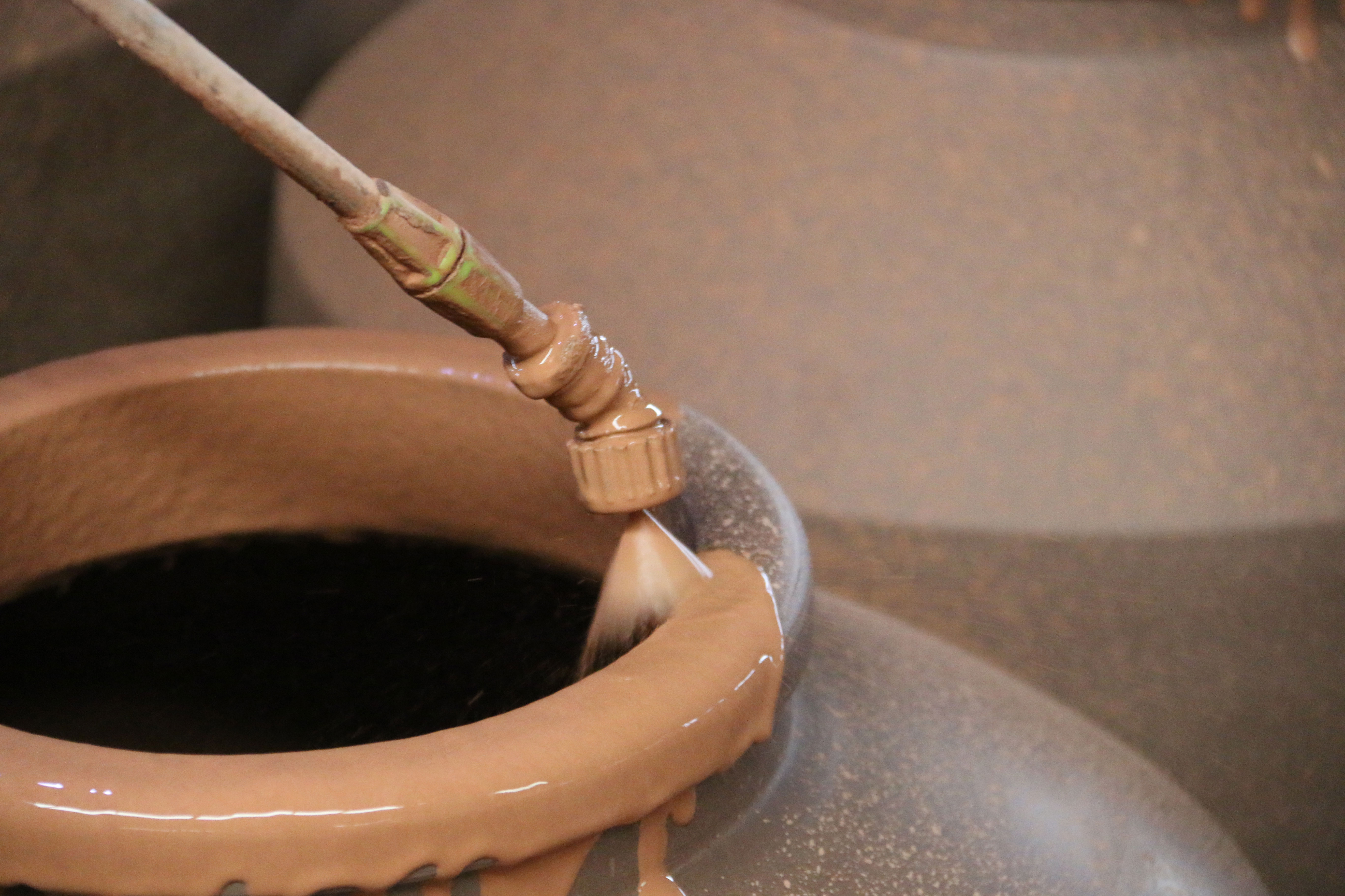 陶瓷酒坛酒缸上釉的几种方法你都知道吗?