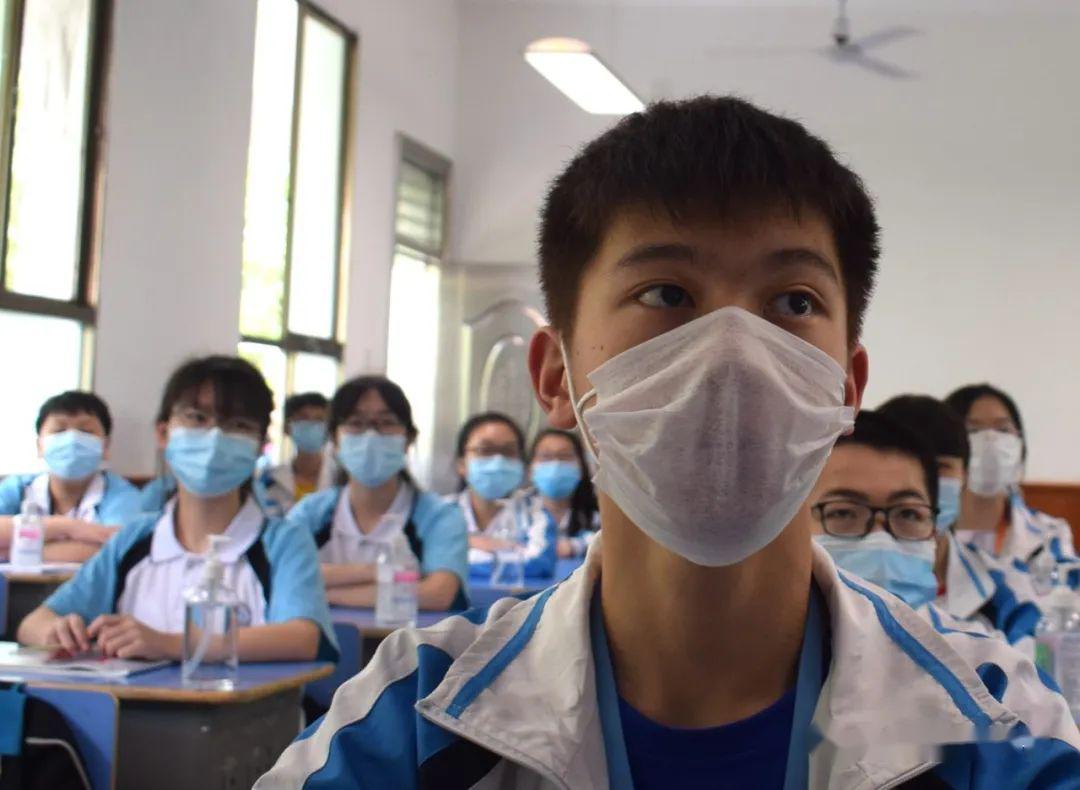 让青春为祖国绽放衡东县兴东中学五四主题团日活动