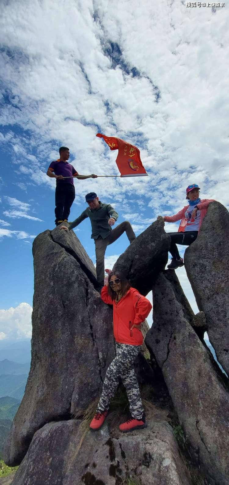 上饶这群人在五一长假期间登上了江西第六大高峰五府岗顶峰
