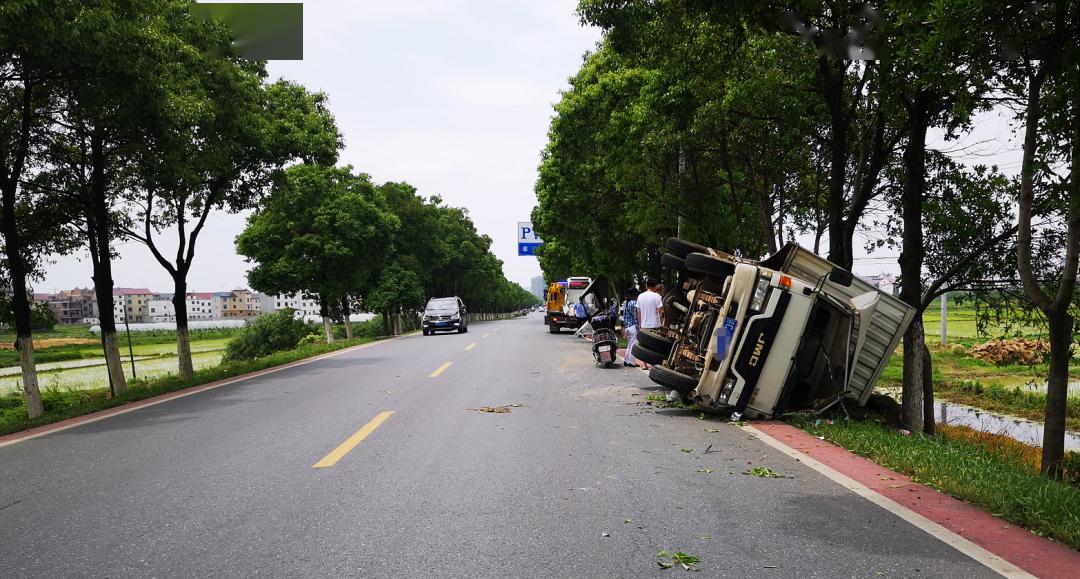 突发!中午12点左右,丰城105国道又发生一起车祸