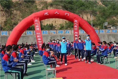 彬州中学举行庆五61四暨高三成人礼主题活动