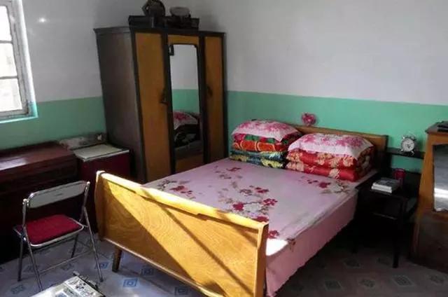 70年代的家具这款缝纫机大部分家庭都有