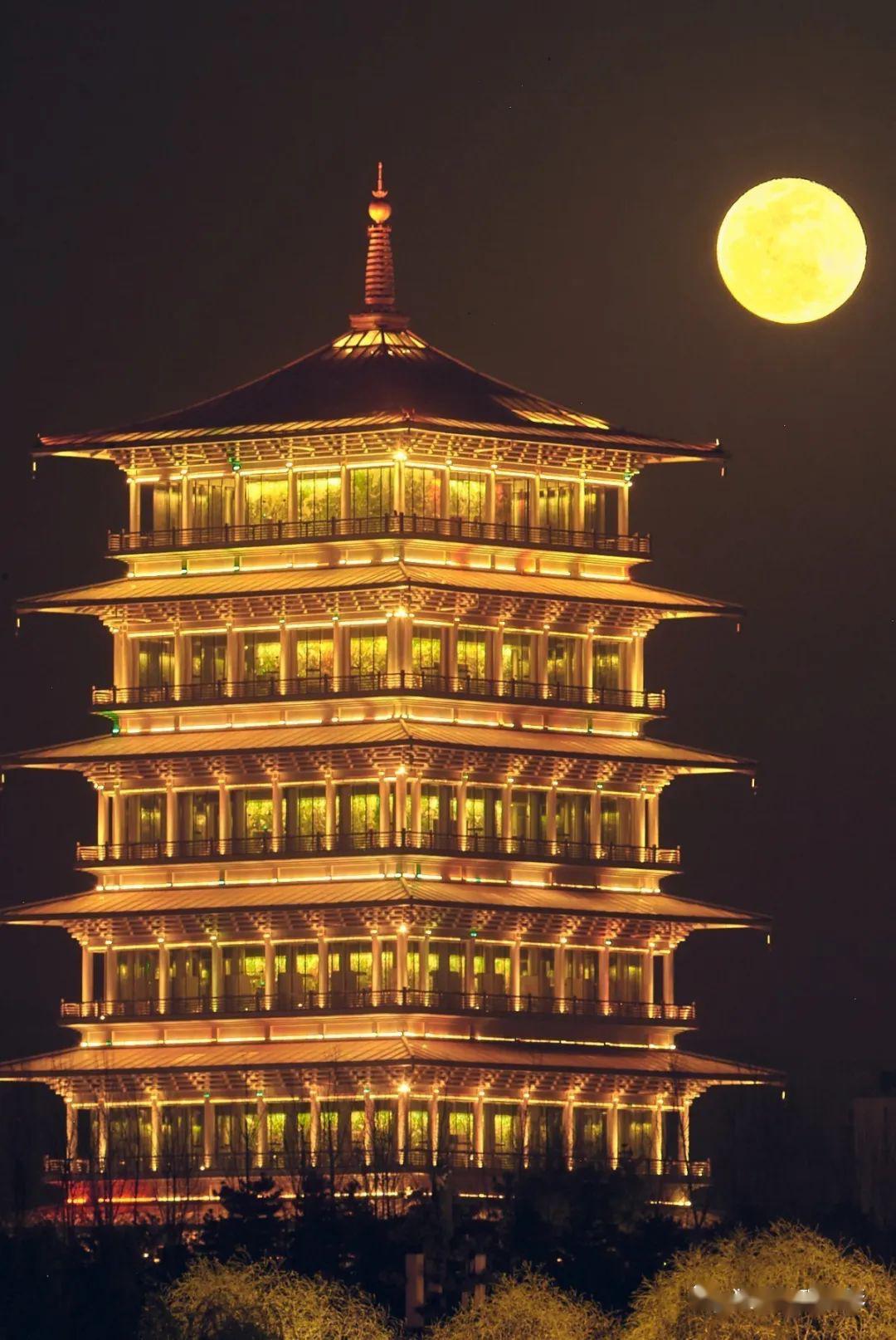 长安塔邂逅大月亮