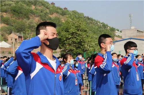 彬州中学举行庆五61四暨高三成人礼主题活动