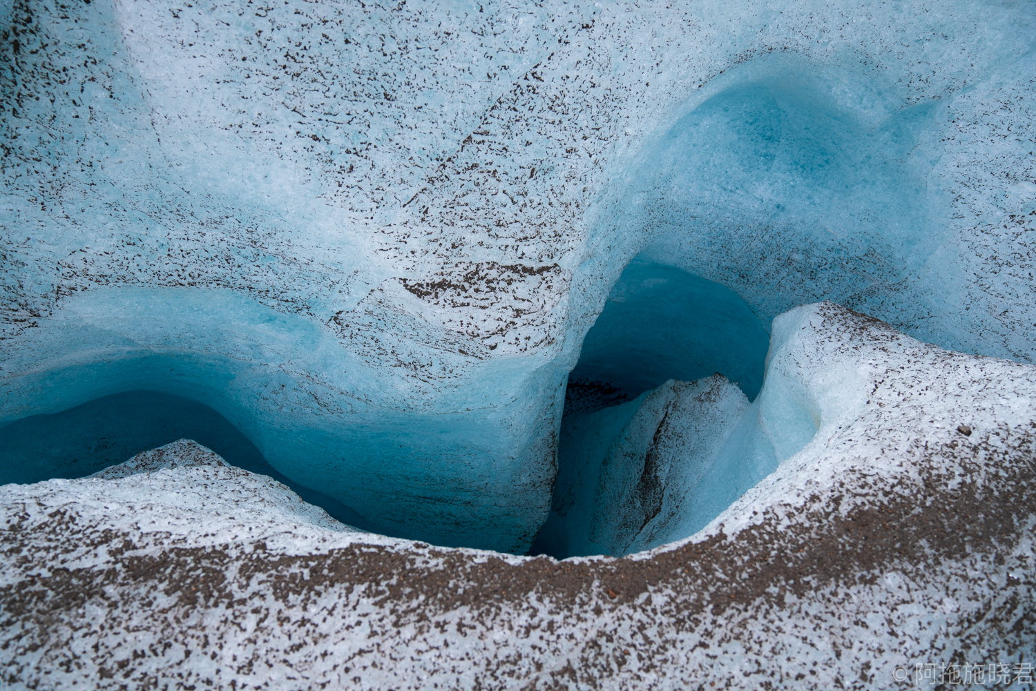 原创西藏然乌湖畔的仁龙巴冰川冰裂缝也太美了吧冒着危险也要去看