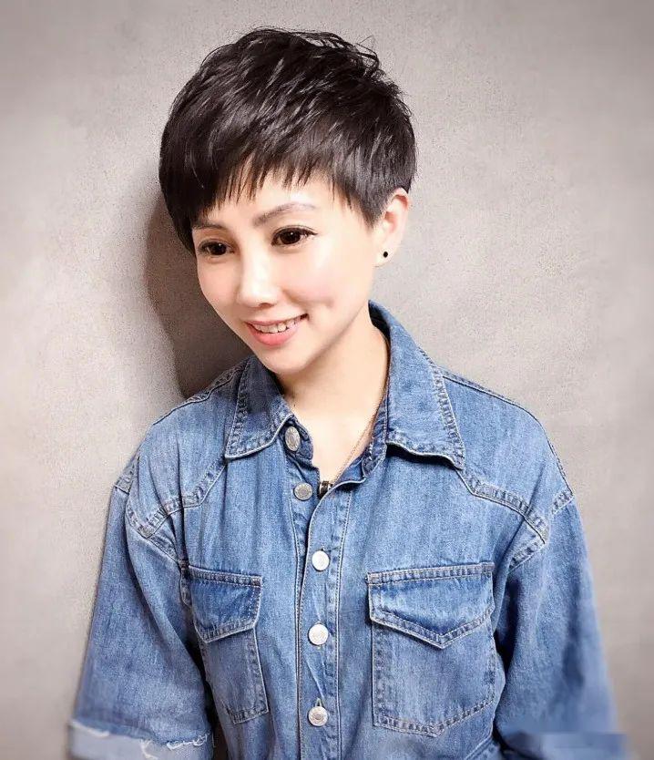 2020夏季还是流行"搓边头"_发型