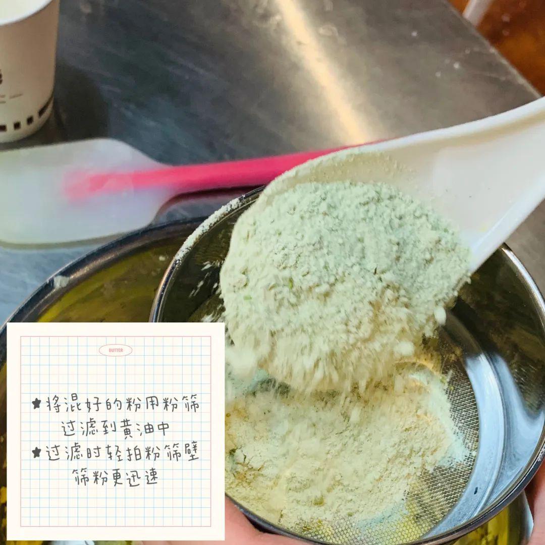 油纸,烤箱粉筛,硅胶铲刀,裱花袋,裱花嘴,两个大碗,烘焙电子秤,打蛋器