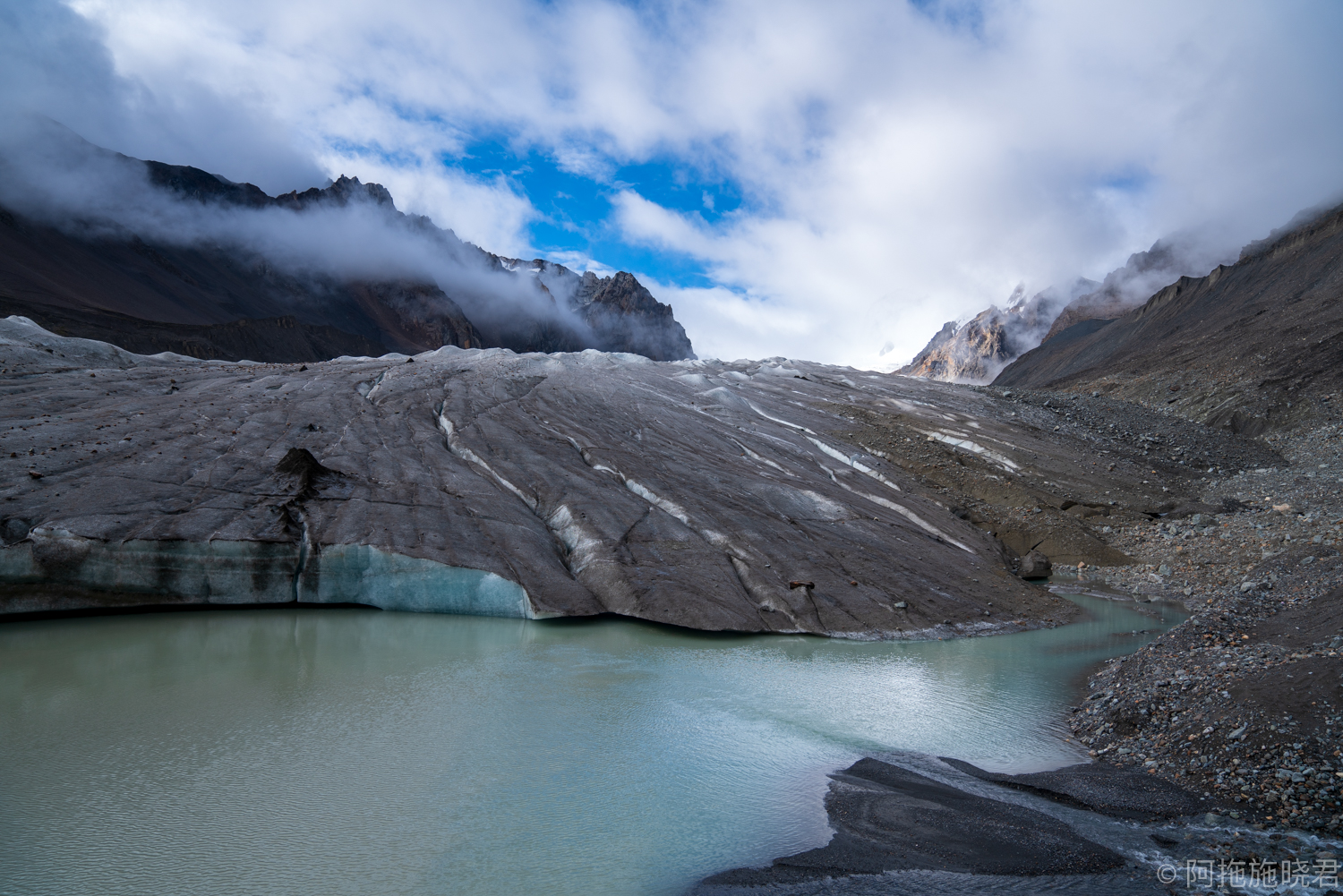 原创西藏然乌湖畔的仁龙巴冰川冰裂缝也太美了吧冒着危险也要去看